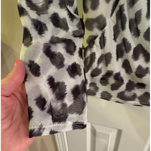 White House Black Market Shirt Sz. Large Leopard Long Sleeve Knit Blouse Top - Picture 4 of 10